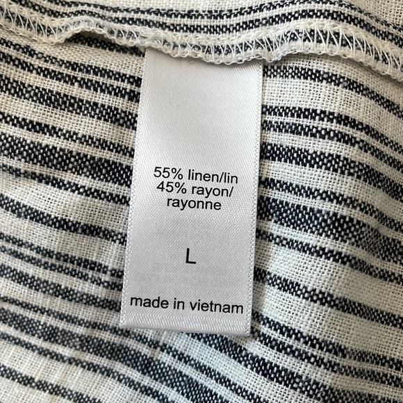 Maurice’s Large navy and white linen blend blazer pockets and front button - Picture 9 of 10